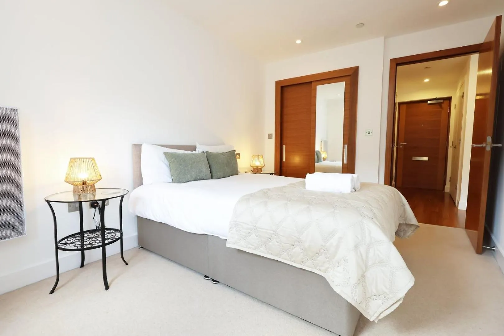 Central Cardiff Stay Near Everything! Apartman