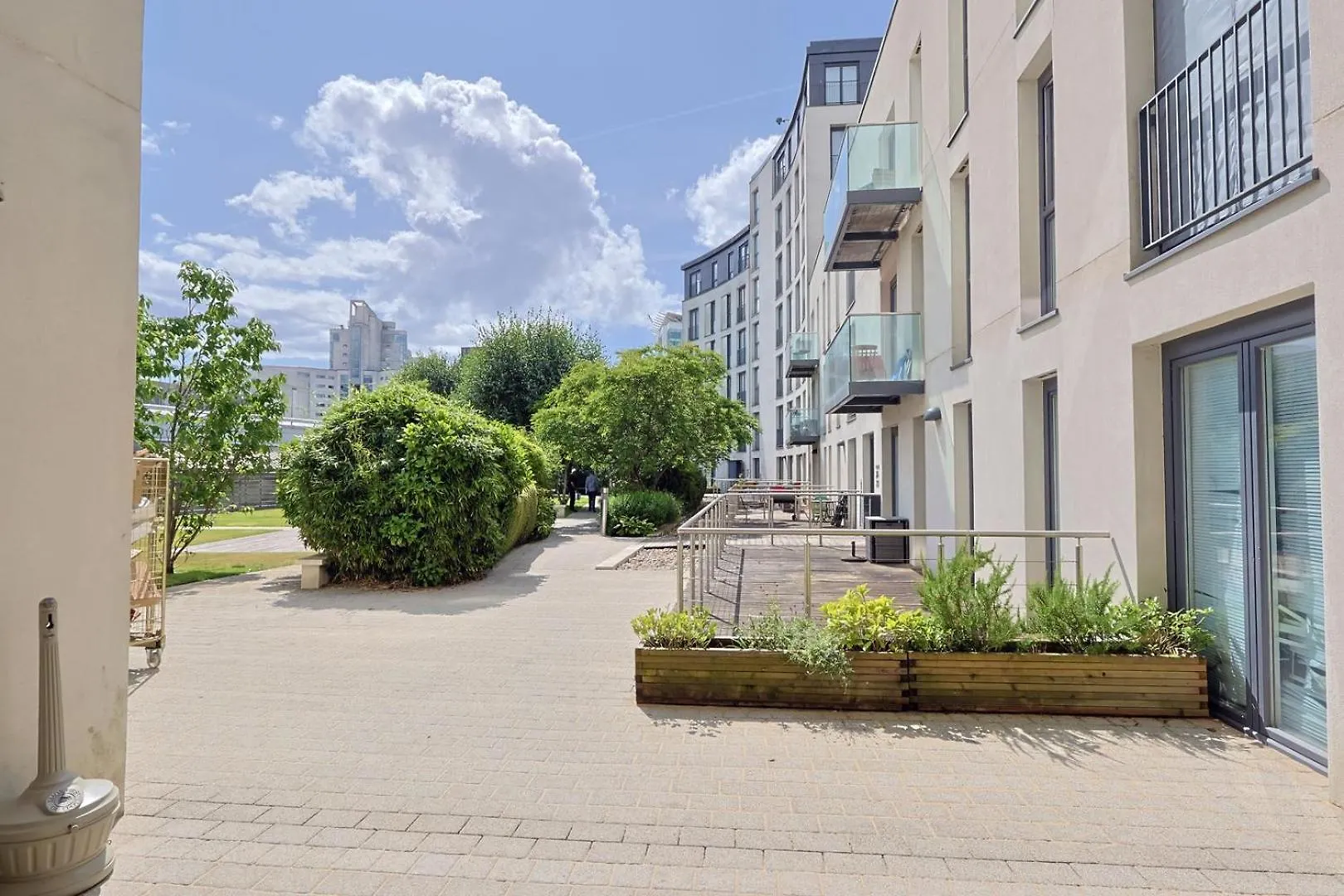 Central Cardiff Stay Near Everything! Apartman