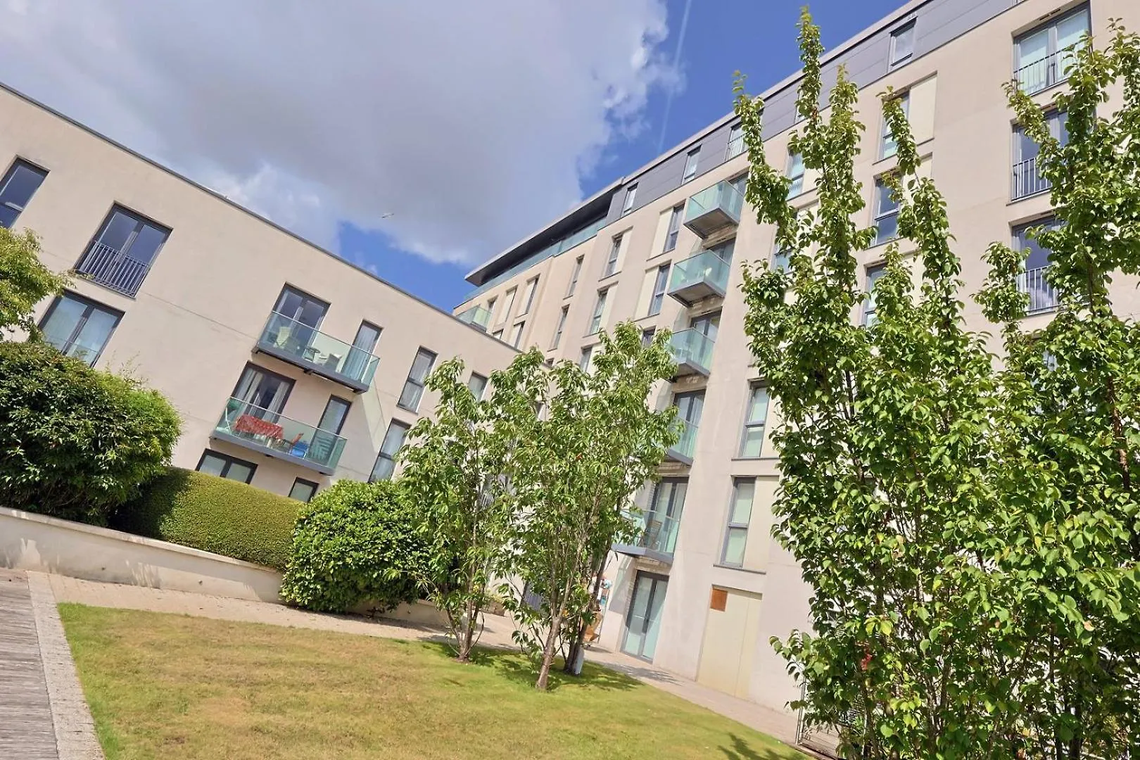 Central Cardiff Stay Near Everything! Apartman